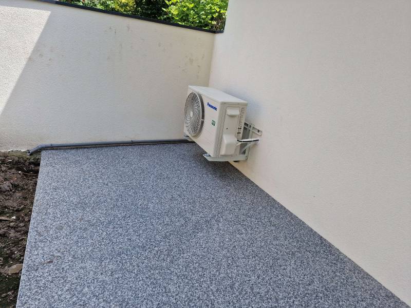 Mise en place d'une climatisation monosplit Panasonic pour votre appartement en locatif à Illkirch